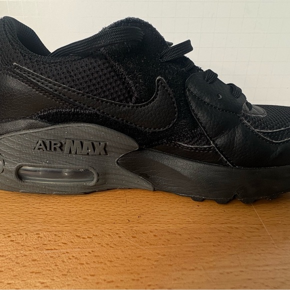 Nike Women's Black Athletic Shoes - Picture 9 of 16